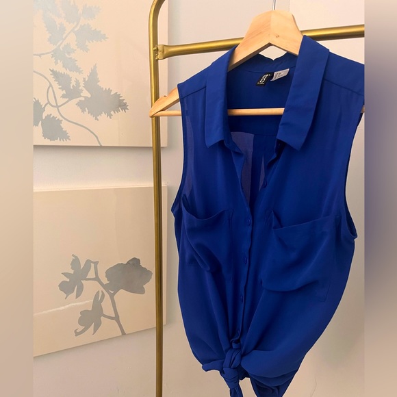 H&M electric blue button up, size 2 - Picture 4 of 7